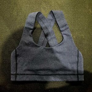 Lululemon sports bra 
Size 4